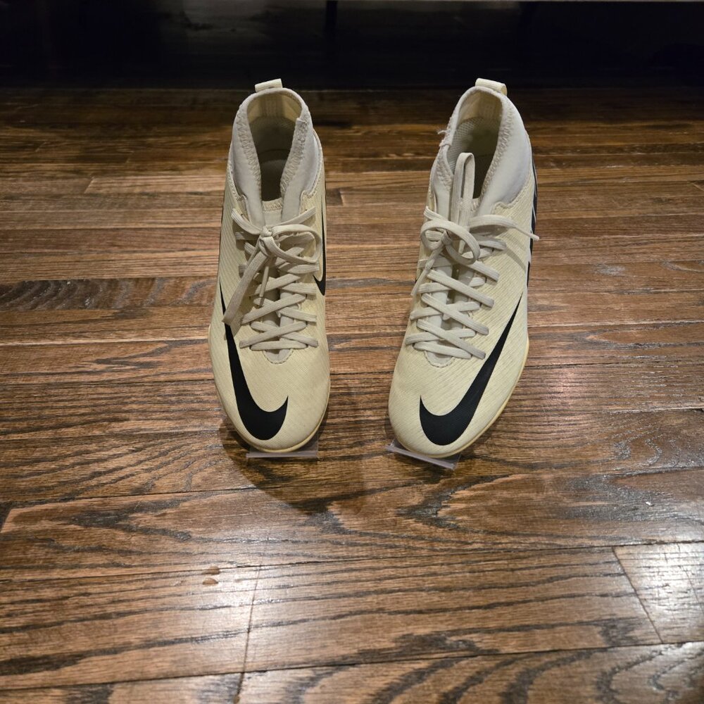KIDS NIKE CLEATS - Picture 2 of 6